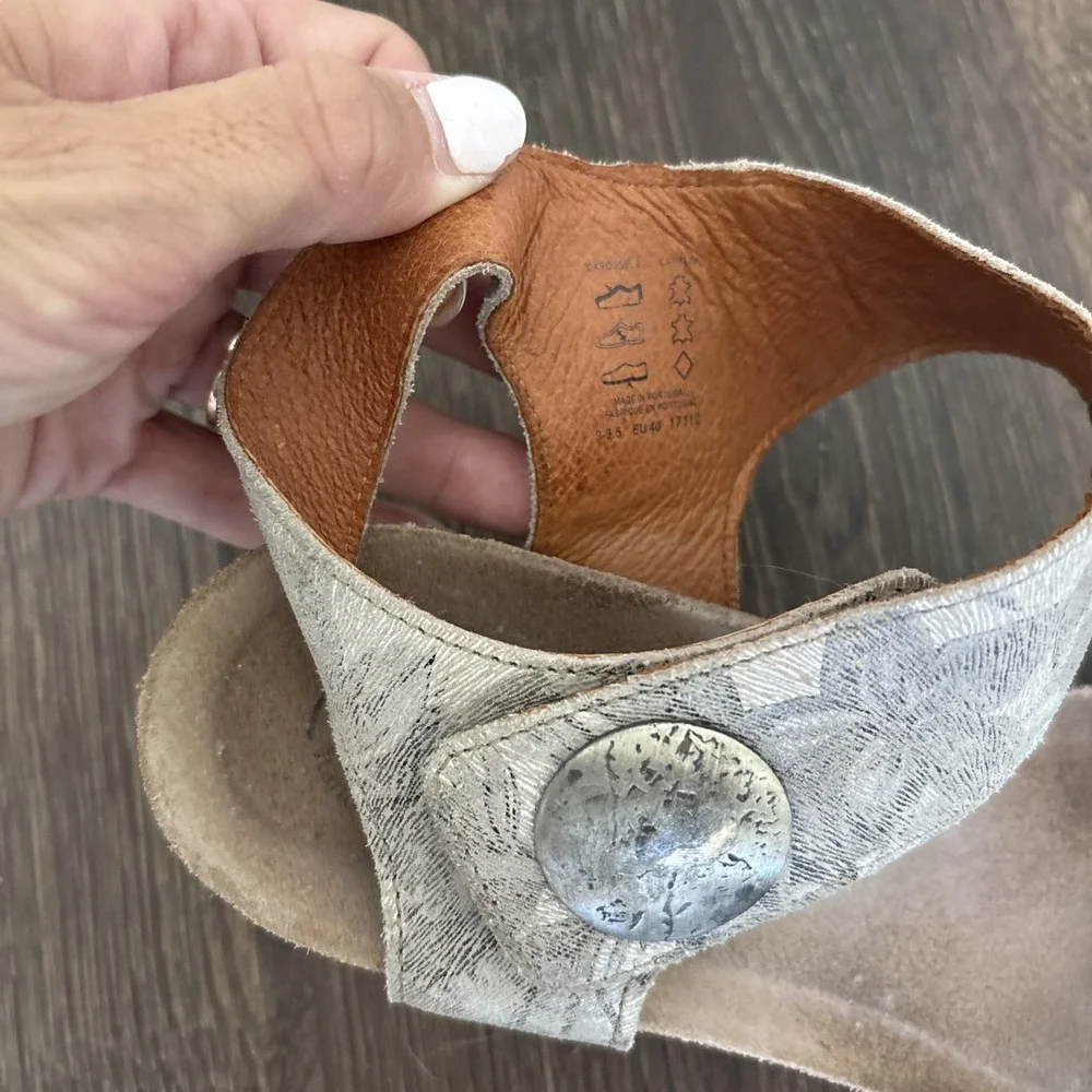 Taos Carousel 2 Gray Suede Floral Wedge Heel Ankle Strap Sandal Women 9/9.5 MINT